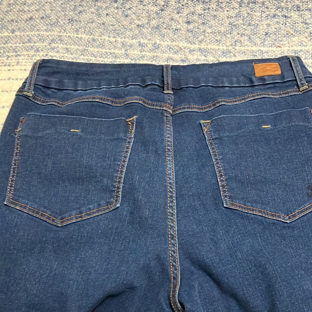 Woman’s Jeans med. blue denim size 16 - Picture 3 of 9